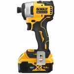 디월트 충전임팩트드라이버 DCF809P2 18V 5.0Ah 배터리2